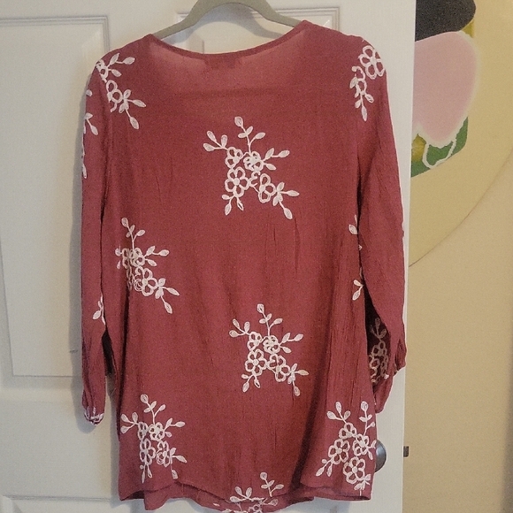 Stylish long sleeve Women's Rose flowy Blouse with White Embroidery Sz2X - Picture 5 of 5